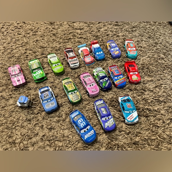 Disney Cars, Set of 18 Cars - Picture 2 of 10